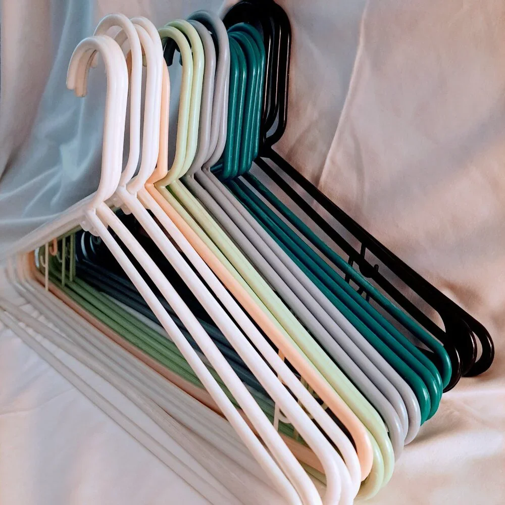 Lot of 20 Multicolor Full-Sized Plastic Hangers
